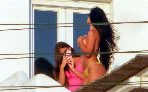 Martha Kalifatidis caught topless by paparazzi with her hand covering her nude big boobs.





