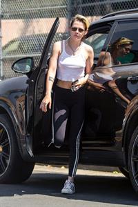 Kristen Stewart braless tits pokies seen by paparazzi in a white top showing off her boobs.











