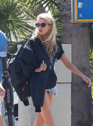 Stella Maxwell Pictures Stella Maxwell nude pussy flash wardrobe malfunction seen by paparazzi in jean shorts.