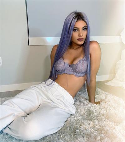 Lele Pons boobs in a see through bra top showing off her tits.











