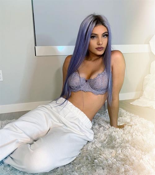 Lele Pons boobs in a see through bra top showing off her tits.











