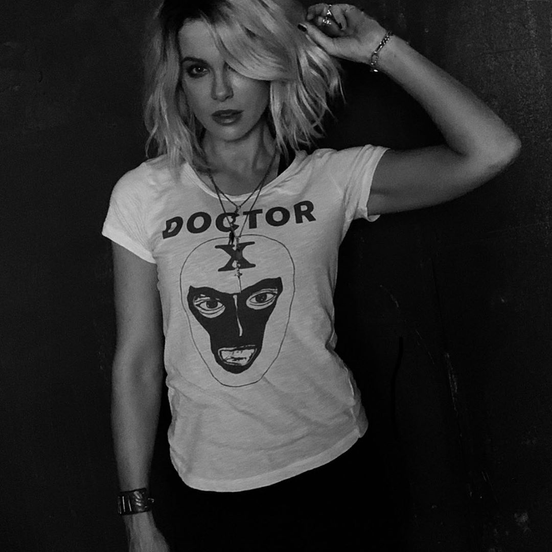 Kate Beckinsale Pictures Kate Beckinsale sexy new photo in a slightly see through white top.