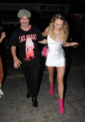 Georgia Harrison upskirt flashing her panties seen by paparazzi getting out of a car in a short dress.

















