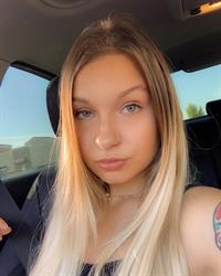 Skye Raae taking a selfie