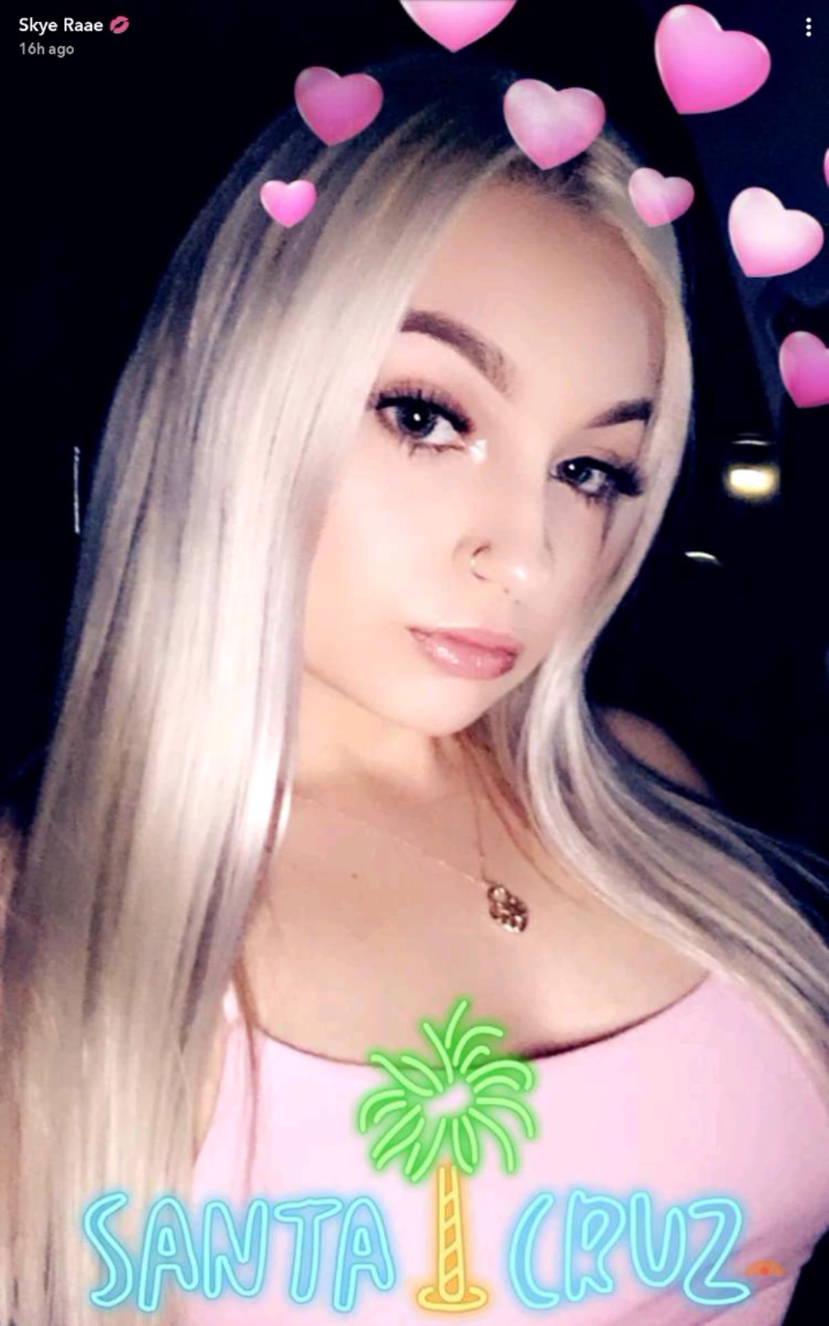 Skye Raae taking a selfie