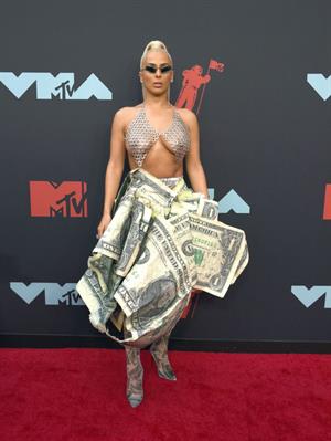 Veronica Vega showing off her braless boobs on the red carpet at the MTV VMA's in a see through top.














