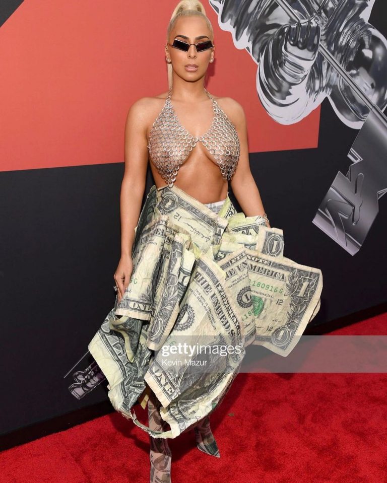 Veronica Vega showing off her braless boobs on the red carpet at the MTV VMA's in a see through top.














