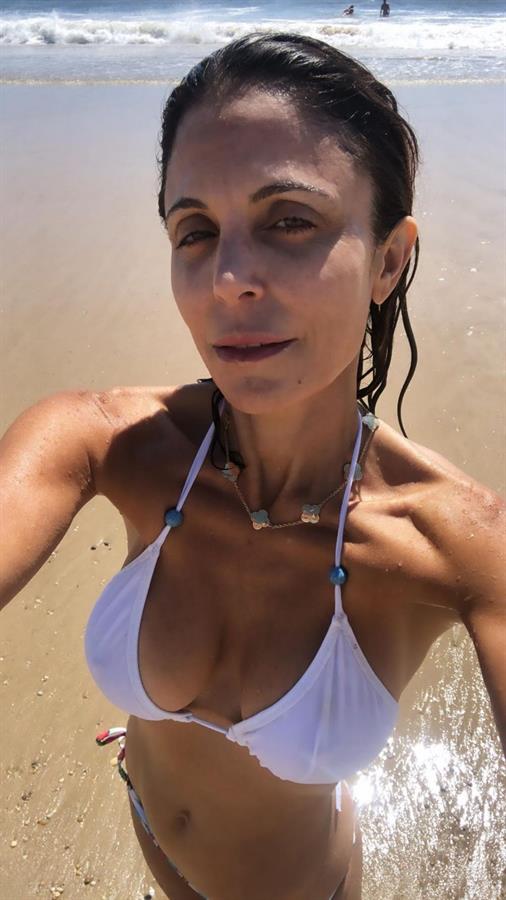 Bethenny Frankel sexy ass in a bikini at the beach showing nice cleavage seen by paparazzi.



















