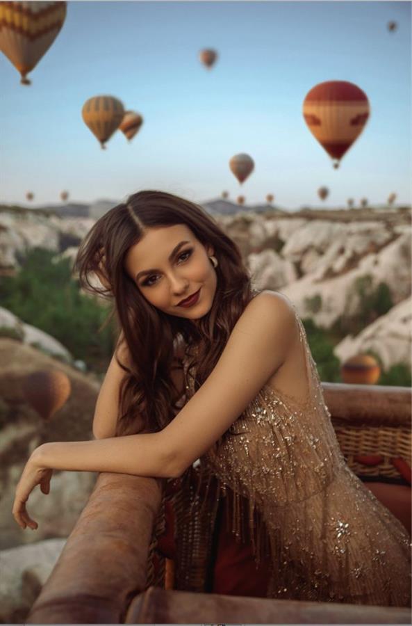 Victoria Justice sexy new photo shoot for Modeliste Magazine.









