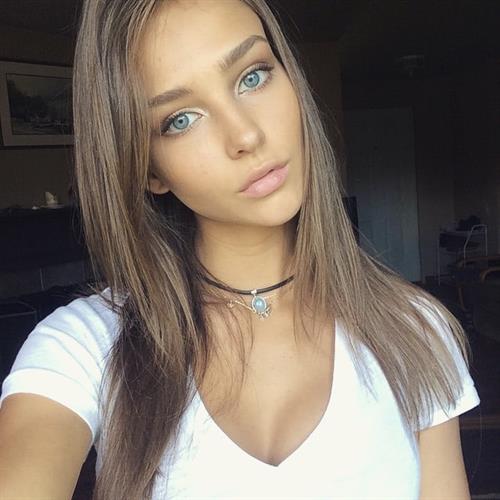 Rachel Cook taking a selfie