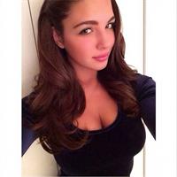 Jessica Ashley taking a selfie