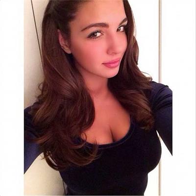 Jessica Ashley taking a selfie