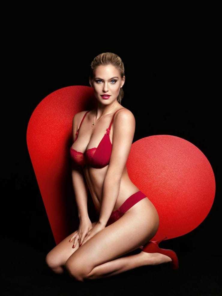 Bar Refaeli in lingerie