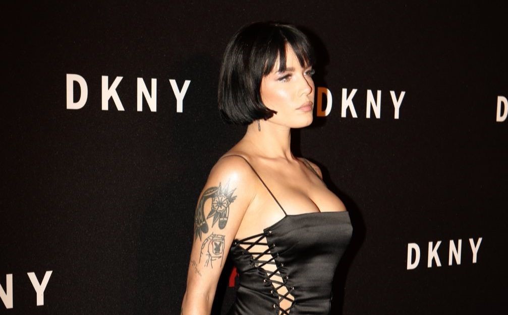 Halsey sexy in a very revealing laced dress seen by paparazzi arriving to DKNY fashion show in New York.






















