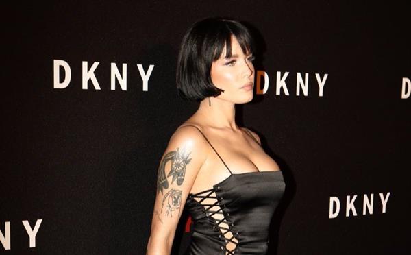 Halsey sexy in a very revealing laced dress seen by paparazzi arriving to DKNY fashion show in New York.






















