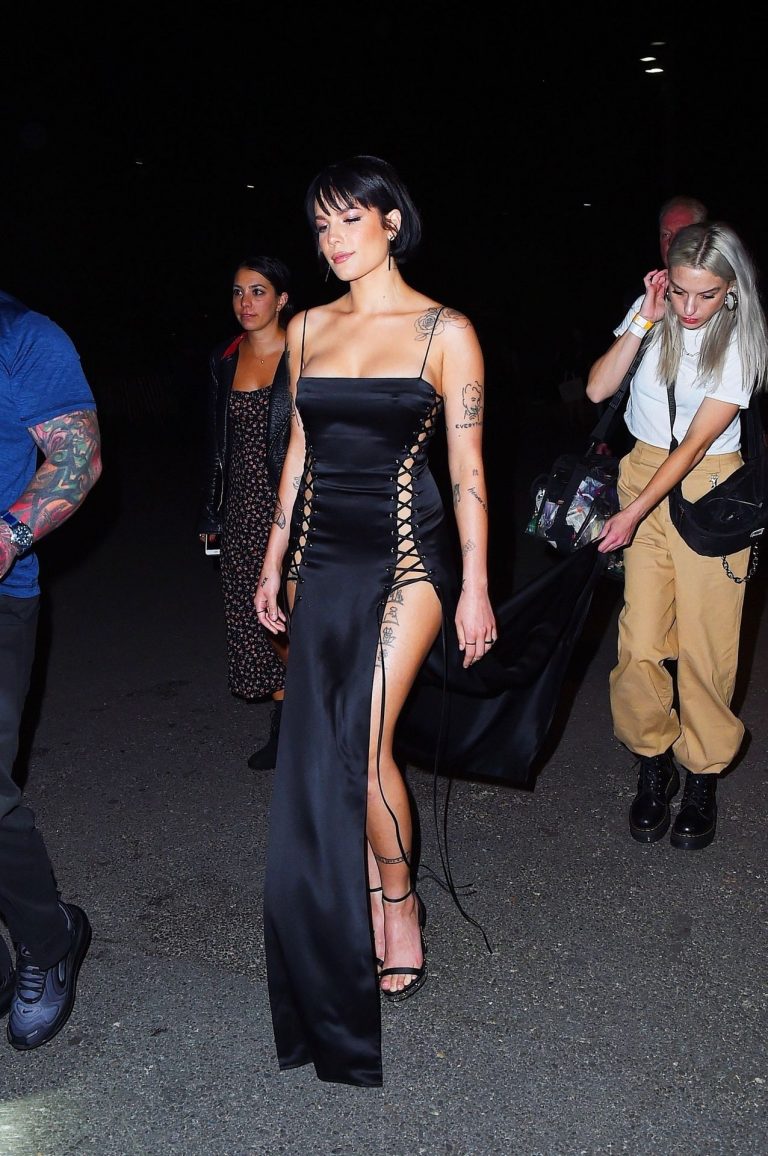 Halsey sexy in a very revealing laced dress seen by paparazzi arriving to DKNY fashion show in New York.






















