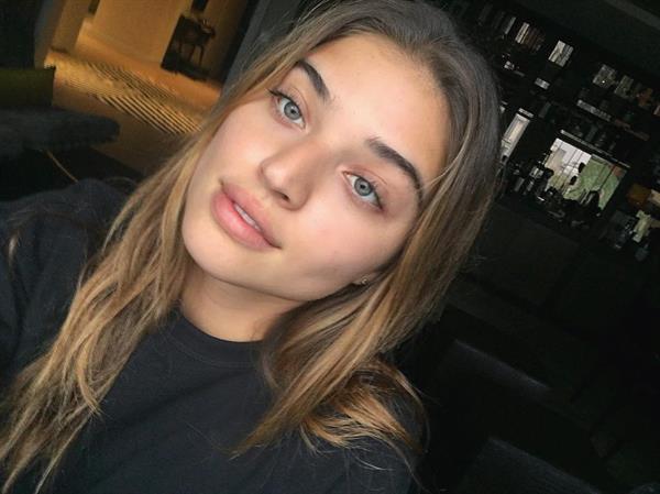 Daniela Lopez taking a selfie