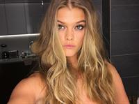 Nina Agdal taking a selfie
