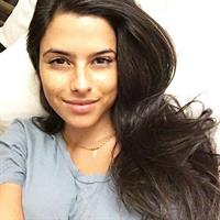 Gio Ott taking a selfie