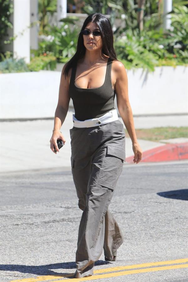Kourtney Kardashian braless big boobs showing nice cleavage seen by paparazzi.









