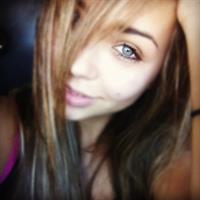 Sandra Kubicka taking a selfie