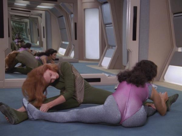 Marina Sirtis - ass