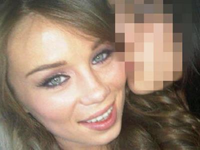 Capri Anderson taking a selfie