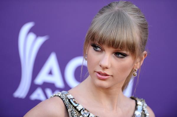 Taylor Swift 48th Annual Academy of Country Music Awards in Las Vegas 4/7/13 