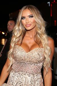 Daisey O’Donnell braless cleavage with her big boobs in a sexy dress seen by paparazzi.














