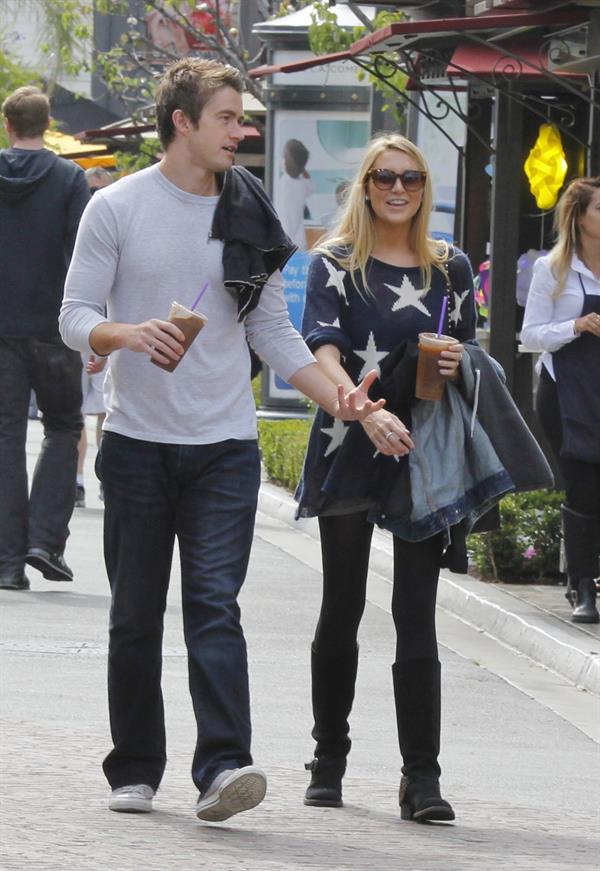 Stephanie Pratt with Robert Buckley in Los Angeles (16.05.2013) 