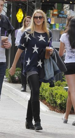 Stephanie Pratt with Robert Buckley in Los Angeles (16.05.2013) 