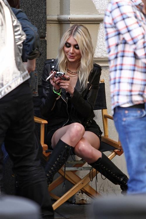 Taylor Momsen on the set of an untitled Tomomi Itano Music Video (09.04.2013) 