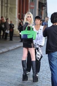 Taylor Momsen on the set of an untitled Tomomi Itano Music Video (09.04.2013) 
