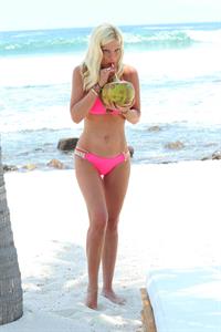 Tori Spelling Celebrates her birthday with family at the St Regis Punta Mita Resort in Mexico (May 20, 2013) 