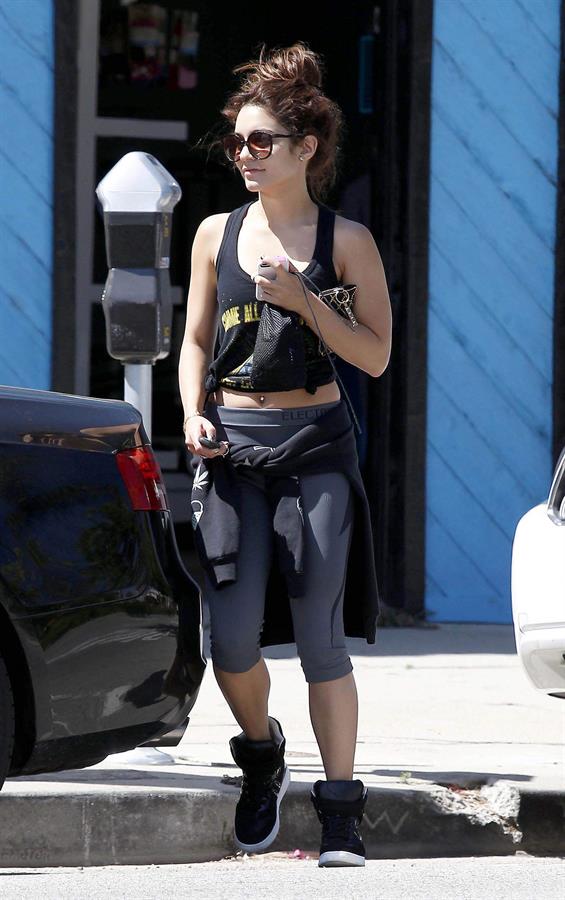 Vanessa Hudgens Spotted after workout in Studio City (May 28, 2013) 