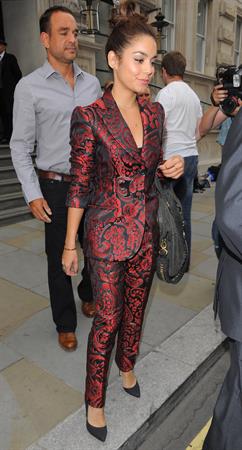 Vanessa Hudgens Arriving at the Apple Store in London, July 16, 2013 