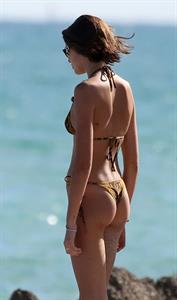 Kaia Gerber sexy ass in a thong bikini showing off her model body at the beach with her boyfriend Pete Davidson seen by paparazzi.






