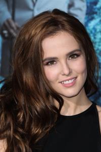 Zoey Deutch attends the premiere of Beautiful Creatures at the TCL Chinese Theater in Los Angeles (06.02.2013) 