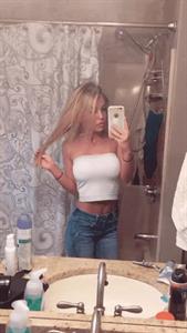 Emma Kotos taking a selfie