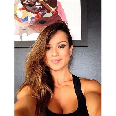 Alice Matos taking a selfie