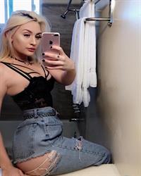 Karlee Rose taking a selfie