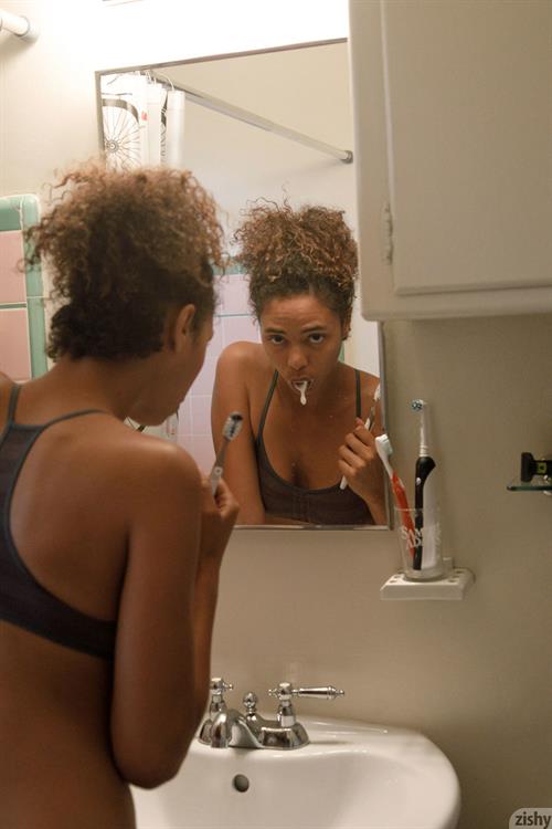 Desiree Jacobsen Pictures Desiree Jacobsen in Bed