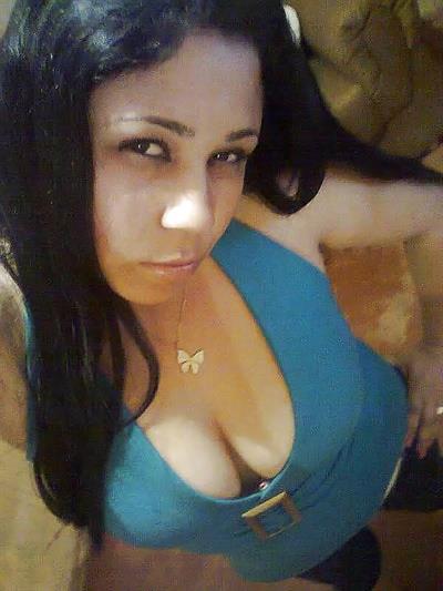 Fernanda (Nickname for Modeling Peituda Safada)
She is a hot brazilian Dancer. 
24yo from Curitiba Brazil