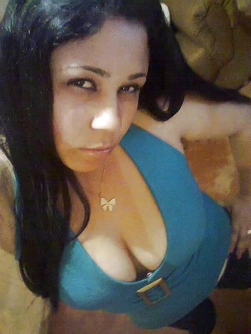 Fernanda (Nickname for Modeling Peituda Safada)
She is a hot brazilian Dancer. 
24yo from Curitiba Brazil