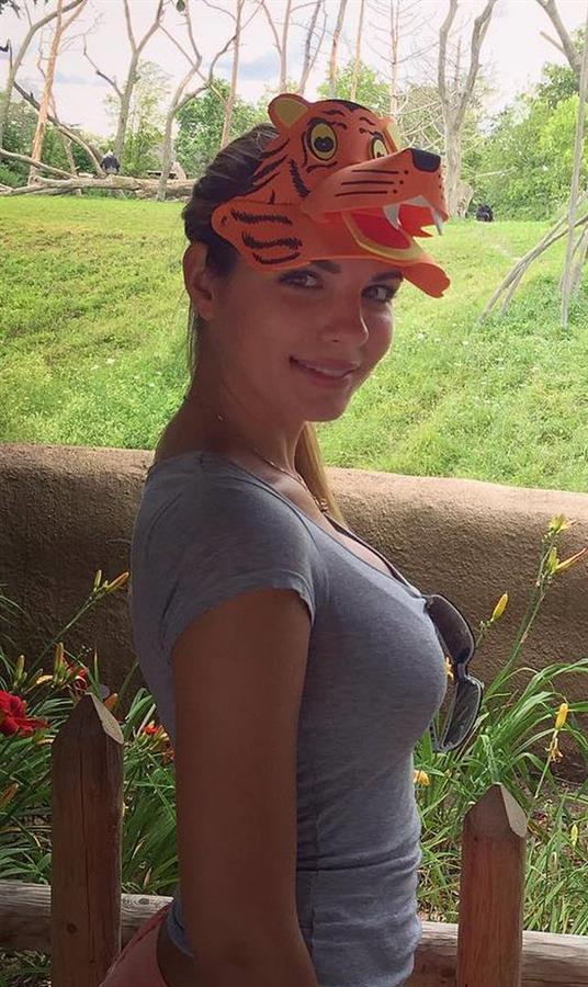 Jessica Ashley's fun day at the zoo in a Tiger hat