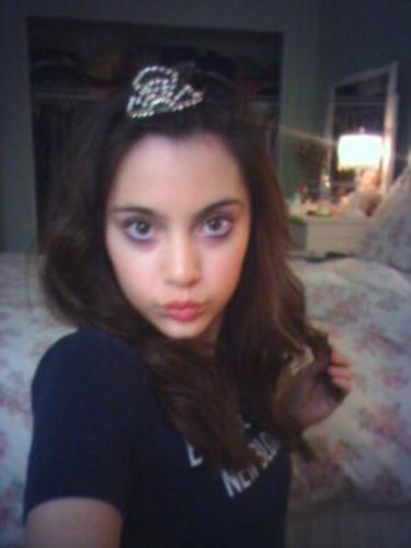 Alexa Nikolas taking a selfie