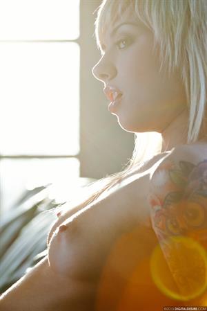 Emma Mae Nude Pictures Emma Mae strips off her bright pink bra