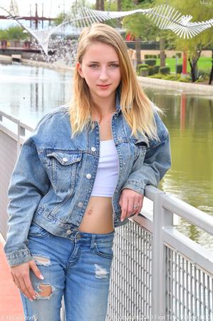 Macy Nude Pictures Near Fist And Gape