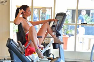 Olivia-II Nude Pictures Give Us More Teases