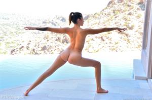 Roxanna Nude Pictures A Nude Yoga Finish
